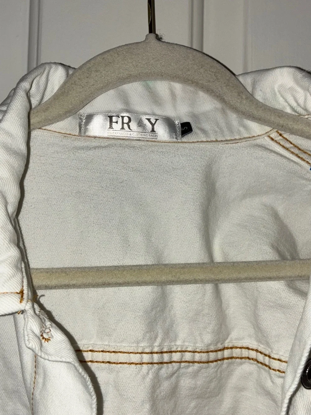 Fray‎ white denim jacket featuring raw fringe bottom hem. Sz S